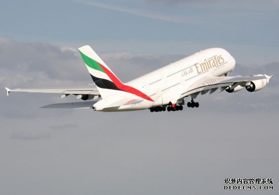 2013年1月1日起，阿联酋航空执飞的迪拜往返纽约肯尼迪机场和巴黎戴高乐机场的A380航班将分别增至每日两班